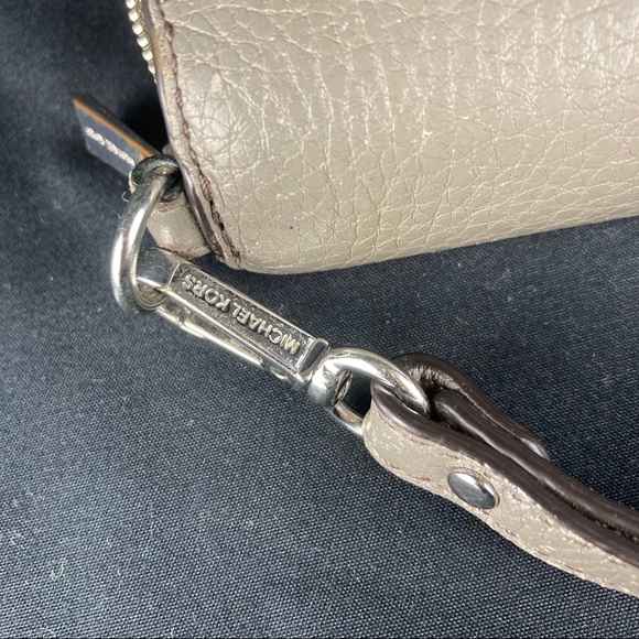 Michael Kors double zip around leather wristlet - Picture 5 of 13